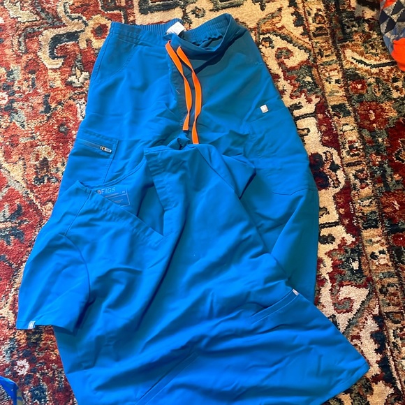 FIGS XS Tall - Picture 1 of 3